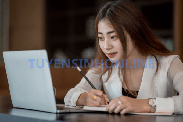 Quản trị dịch vụ du lịch và lữ hành hệ từ xa