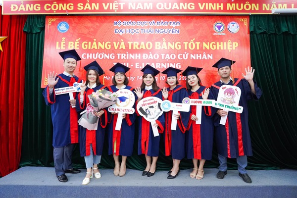 Lế tốt nghiệp chương trình đạo tạo cử nhân E Learning Đại học Thái Nguyên