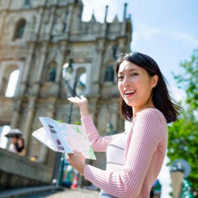 con-gai-co-nen-hoc-quan-tri-du-lich-lu-hanh