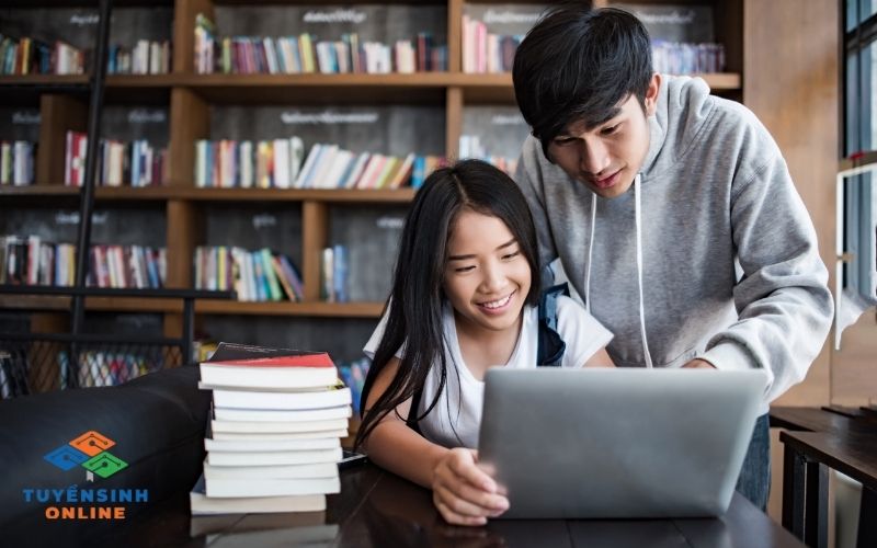 Chi phí học đại học từ xa có rẻ hơn chính quy không?