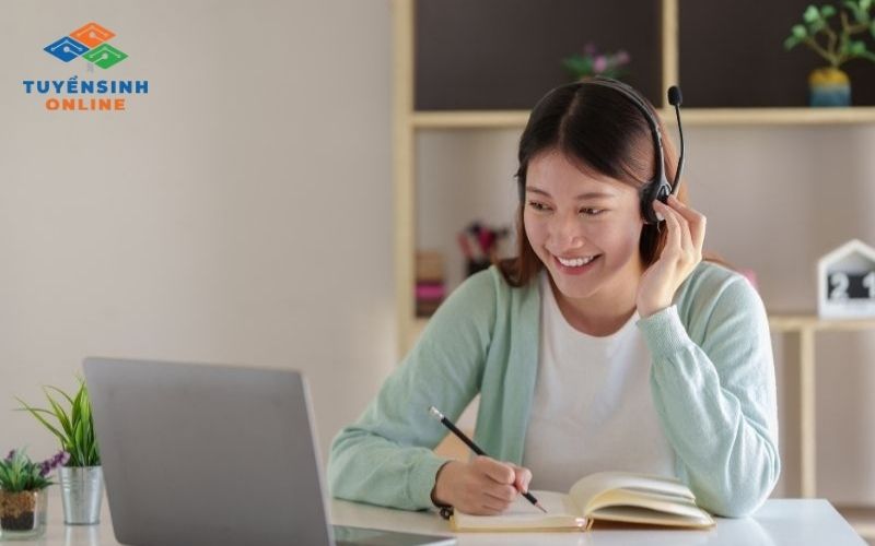 Lợi ích khi học đại học online cho người đi làm