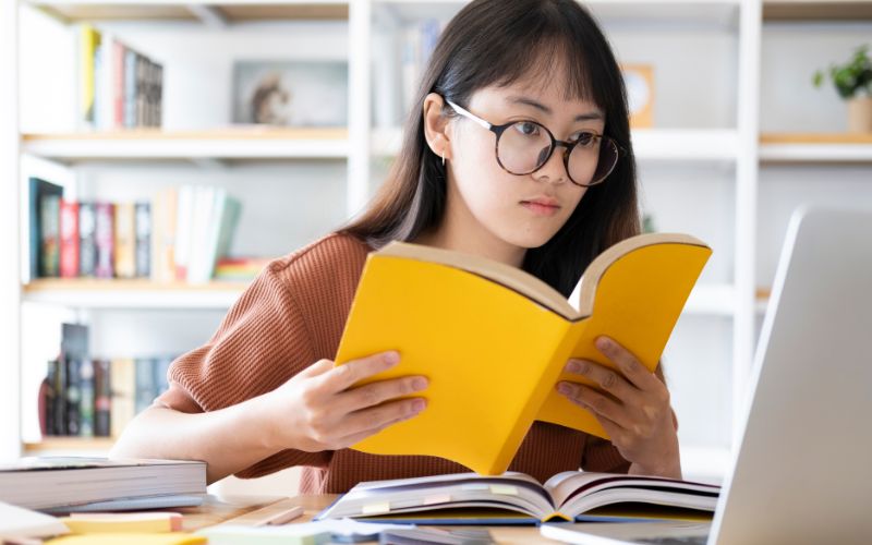 Lợi ích khi theo học ngành luật kinh tế đào tạo từ xa