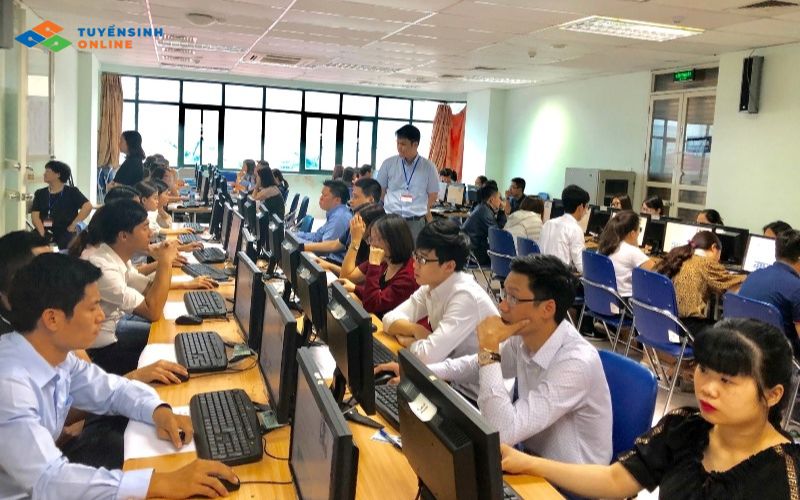 Bằng đại học từ xa có được thi công chức không?