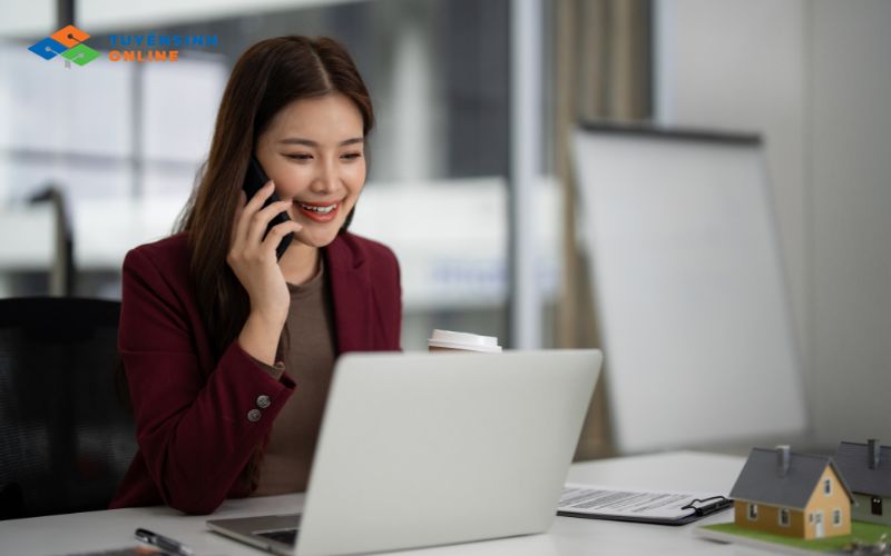 Mức lương ngành Việt Nam học cho sinh viên mới ra trường