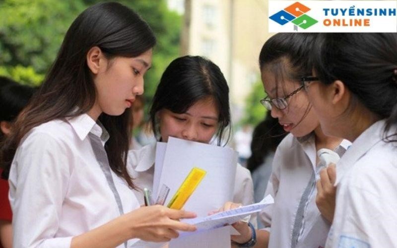 Đạt 15 - 18 điểm nên học đại học hay cao đẳng năm 2026