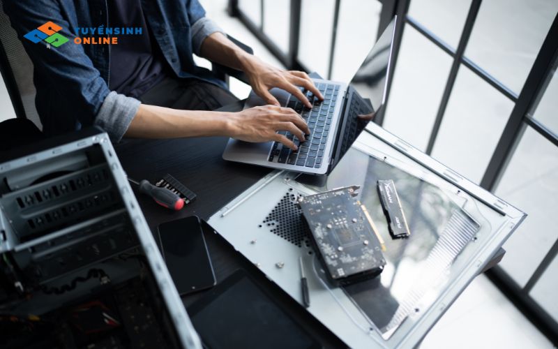 Vì sao nhiều người theo học ngành công nghệ thông tin hiện nay?
