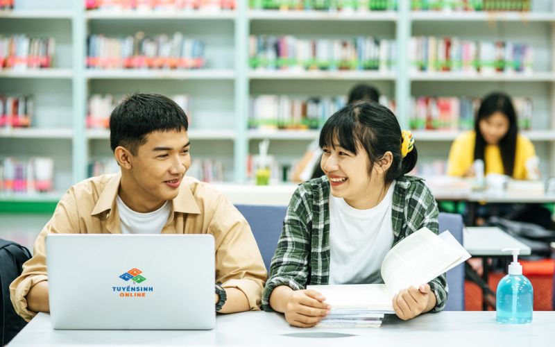 Đối tượng xét tuyển hệ vừa học vừa làm NEU