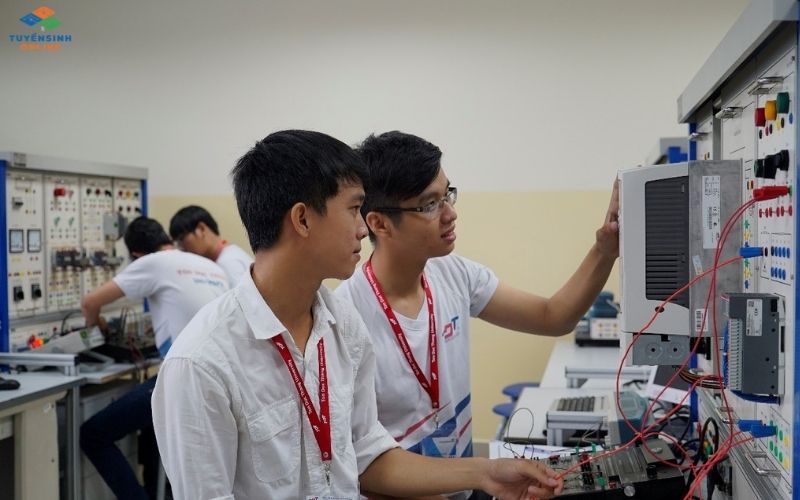 Tổng hợp 7 vị trí làm việc HOT sau khi tốt nghiệp Kỹ thuật Điện tử Viễn thông