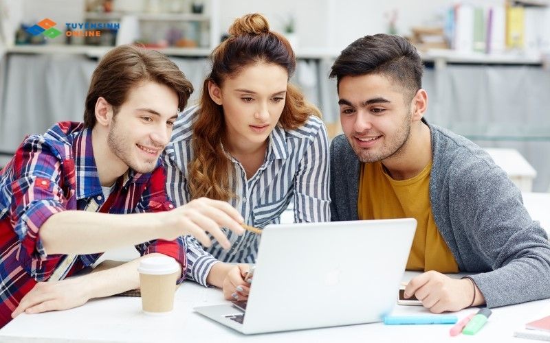 Đối tượng học liên thông ngành Công nghệ Sinh học Hệ từ xa