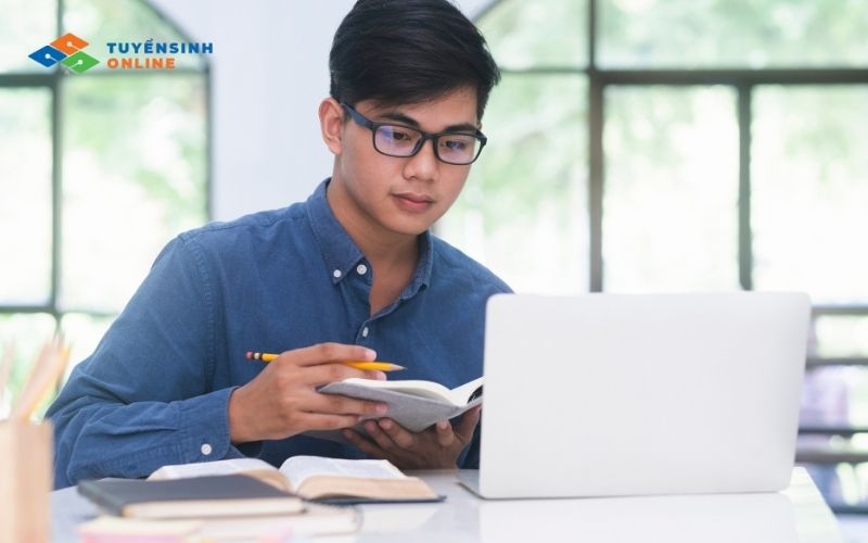 Thông tin về chương trình đào tạo từ xa ngành Ngôn ngữ Anh HOU